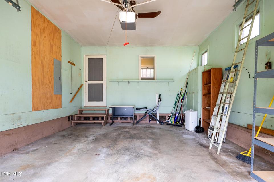 Photo #30: 2000 Lee Highway