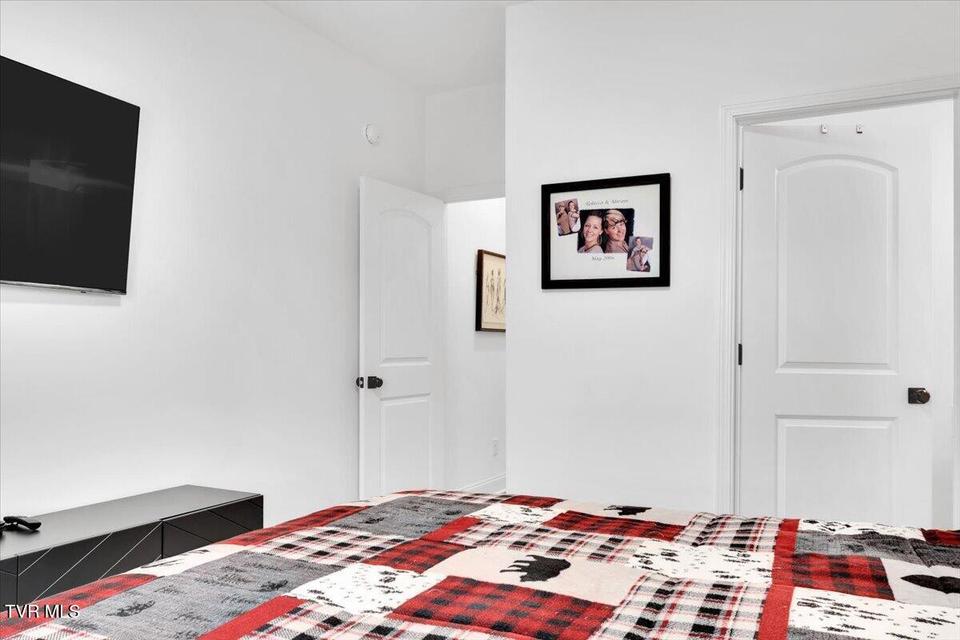 Photo #31: 868 Granby Road