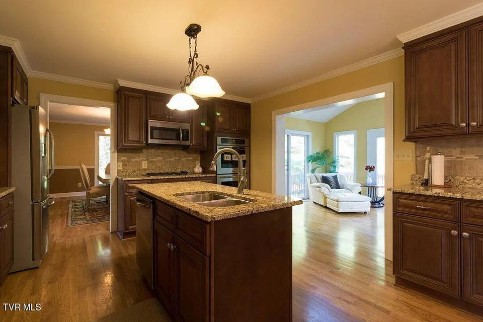 Photo #15: 232 Roscommon Drive