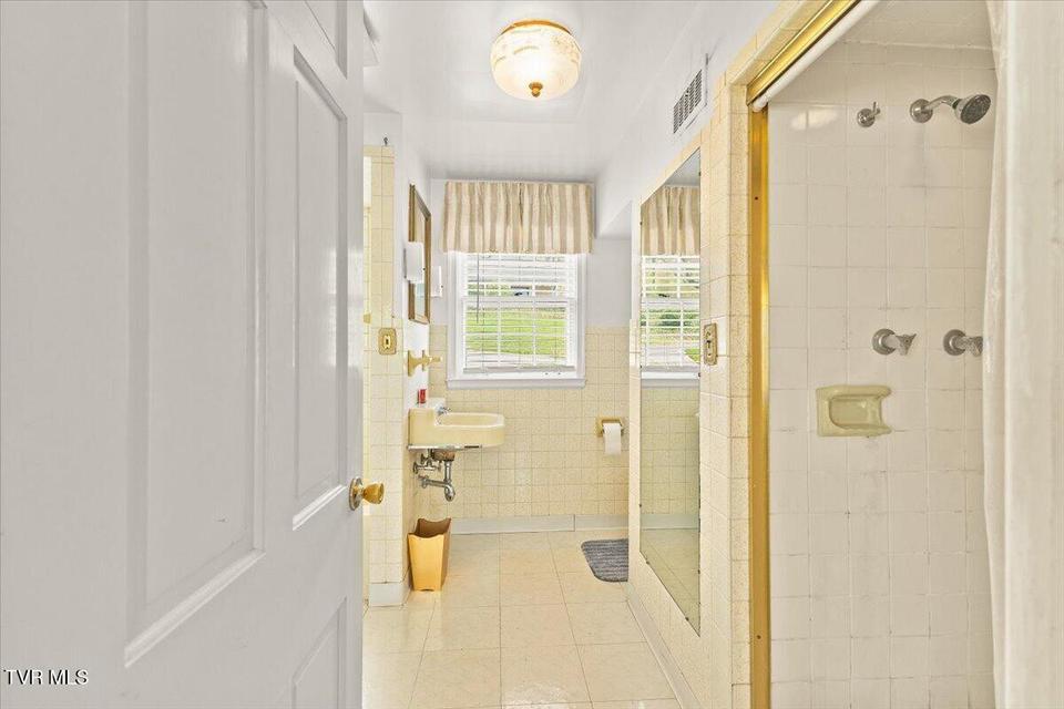 Photo #26: 219 Gilmer Park