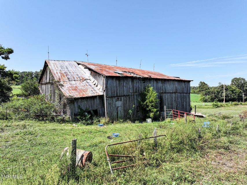 Photo #6: 32ac Blake Lane