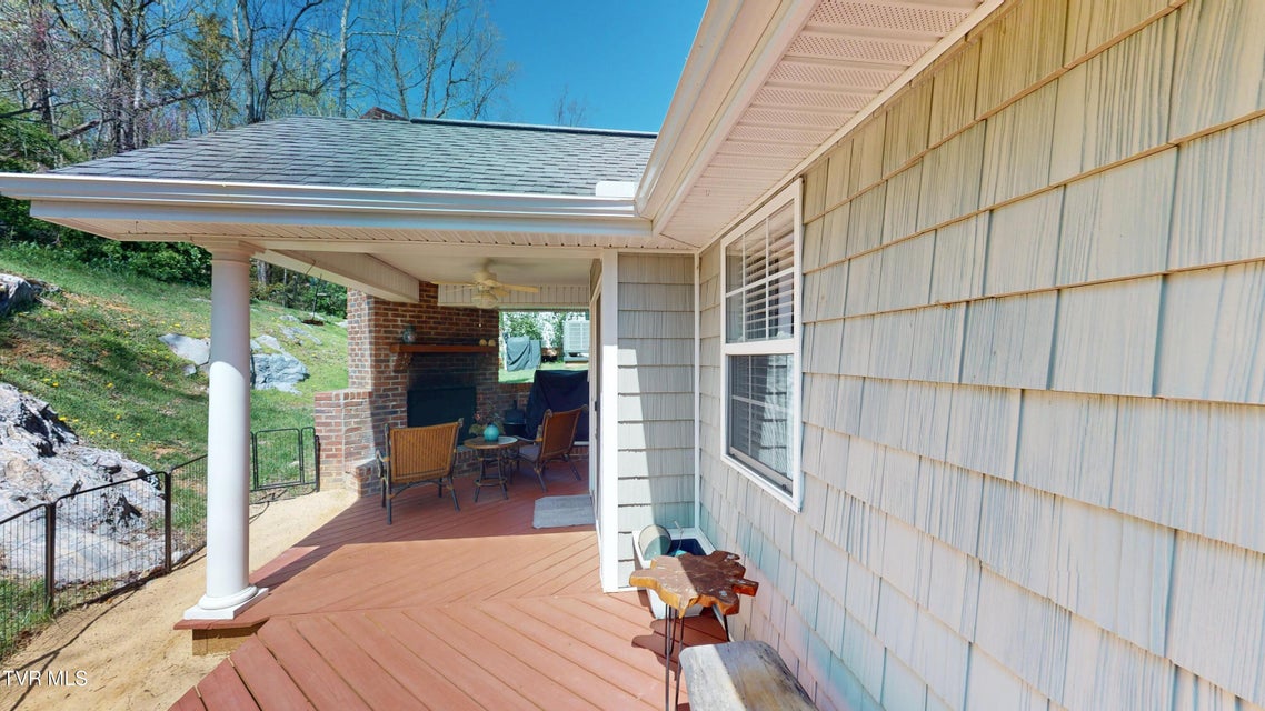 Photo #9: 93 Bridgewater Court