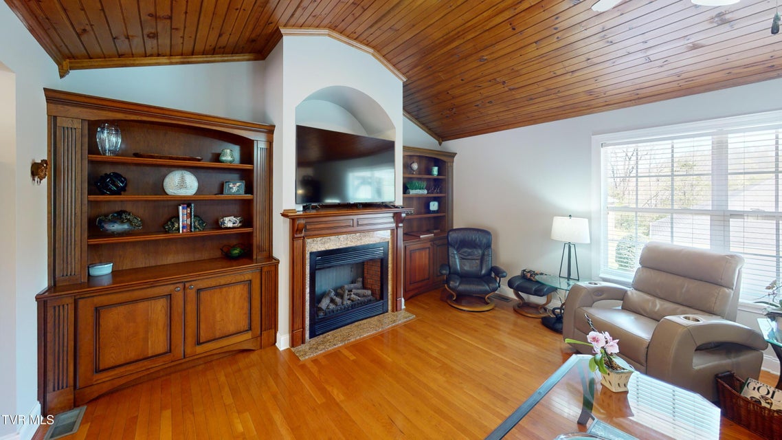 Photo #15: 93 Bridgewater Court