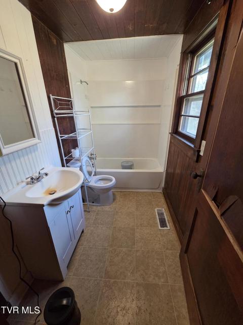 Photo #17: 100 Eisenhower Road