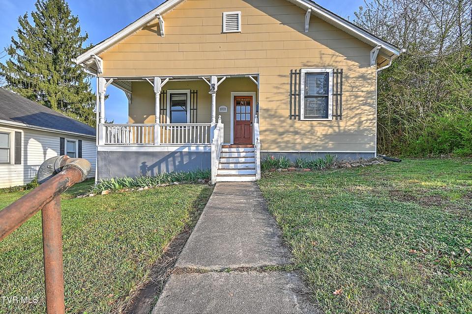 Photo #2: 1021 Lawrence Avenue