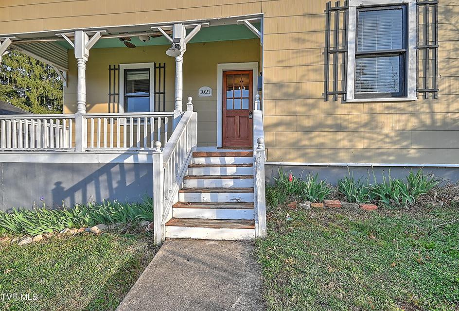 Photo #4: 1021 Lawrence Avenue