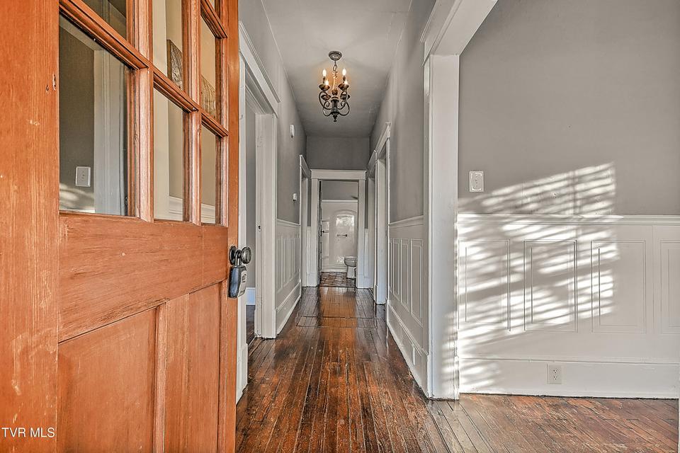 Photo #7: 1021 Lawrence Avenue