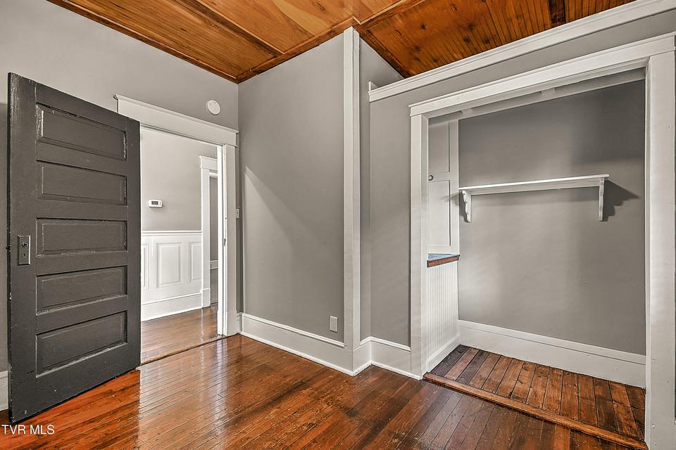 Photo #12: 1021 Lawrence Avenue