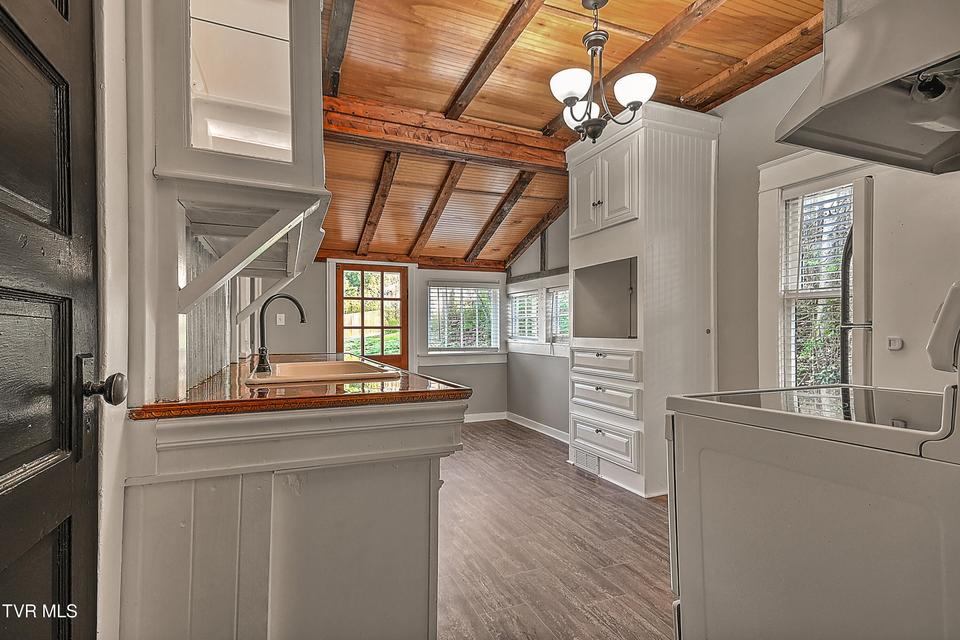 Photo #14: 1021 Lawrence Avenue