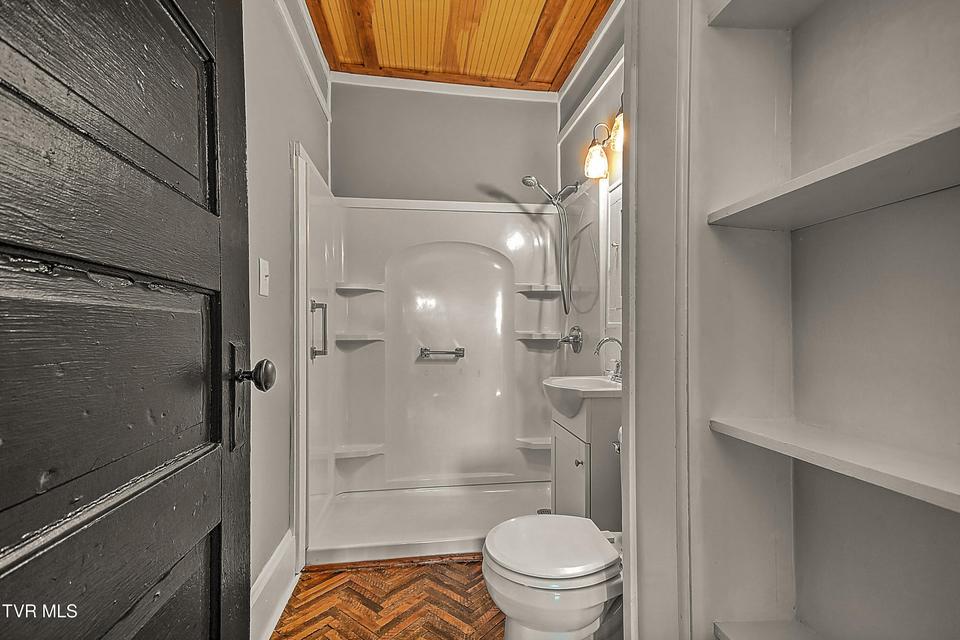 Photo #21: 1021 Lawrence Avenue