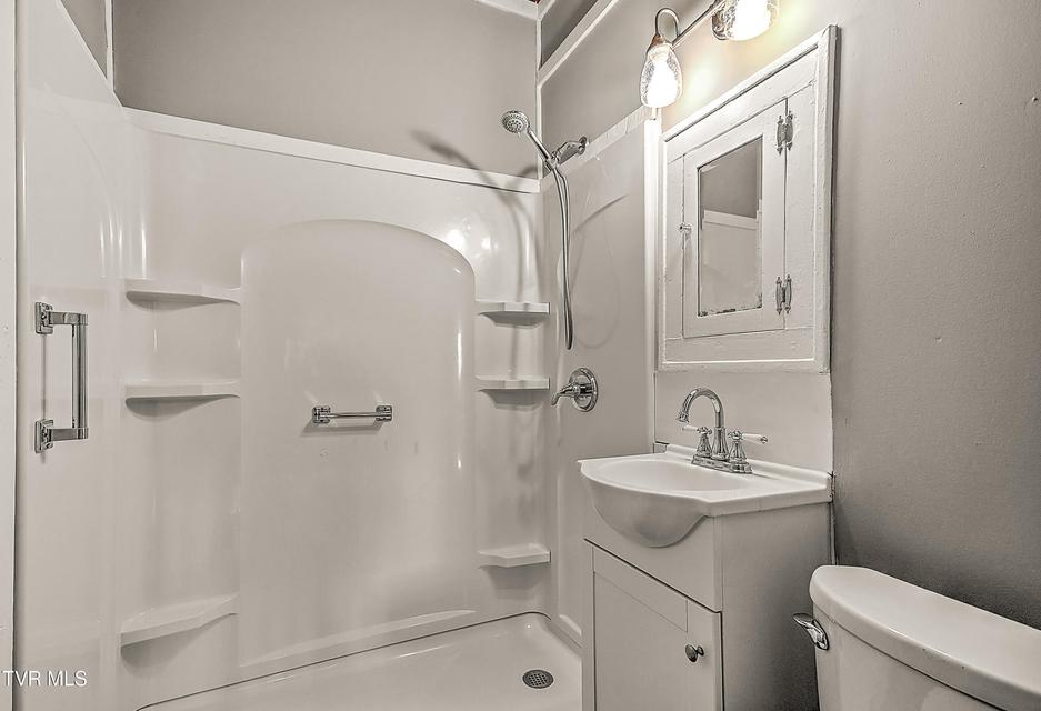 Photo #22: 1021 Lawrence Avenue