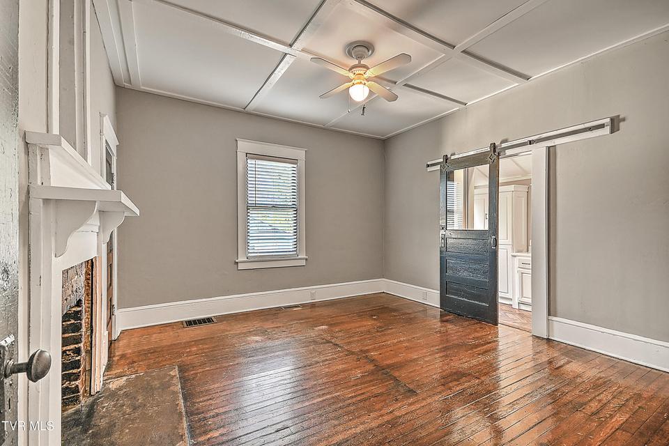 Photo #23: 1021 Lawrence Avenue