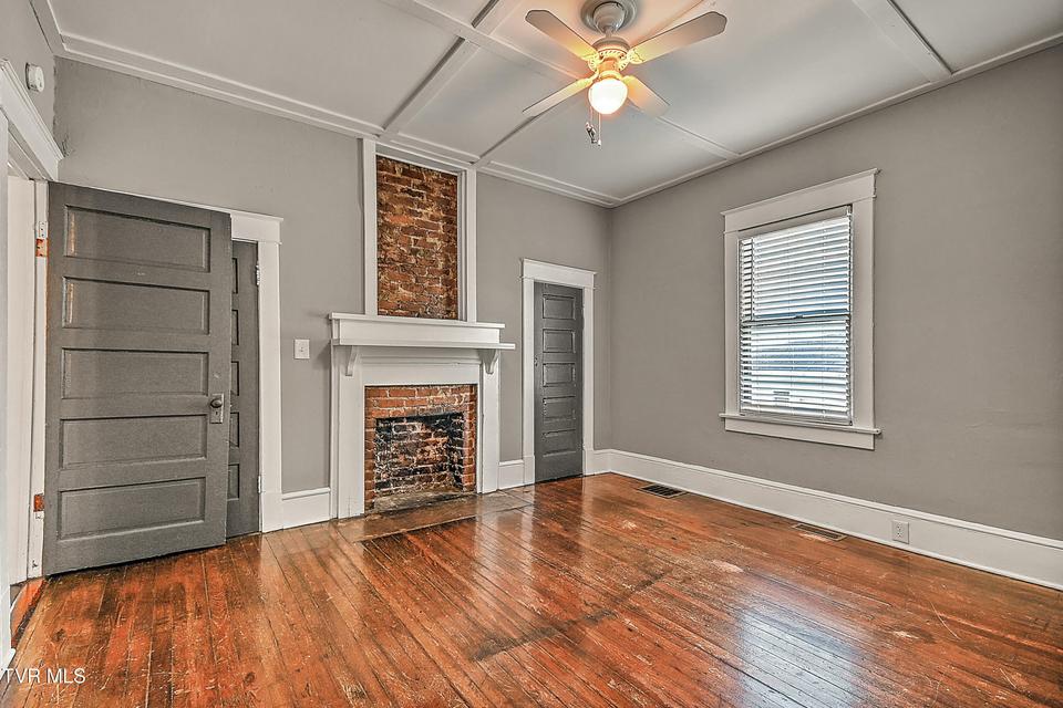 Photo #24: 1021 Lawrence Avenue