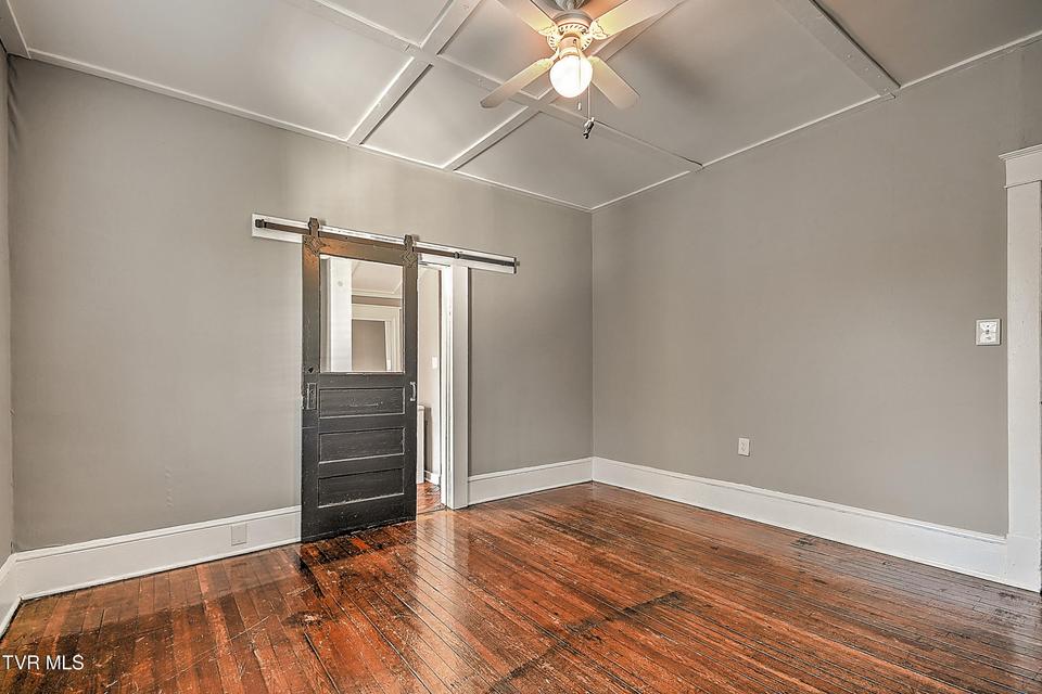 Photo #25: 1021 Lawrence Avenue