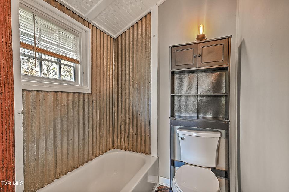 Photo #28: 1021 Lawrence Avenue