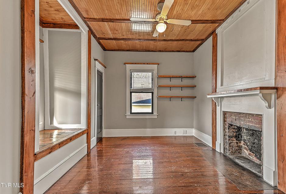 Photo #29: 1021 Lawrence Avenue