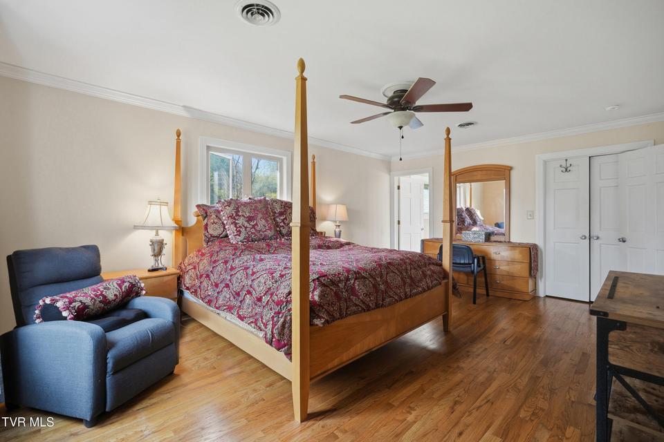 Photo #36: 232 Roscommon Drive