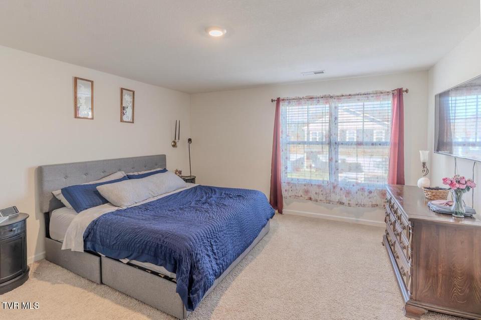 Photo #24: 578 Sedgewick Way