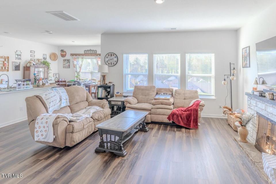 Photo #6: 578 Sedgewick Way