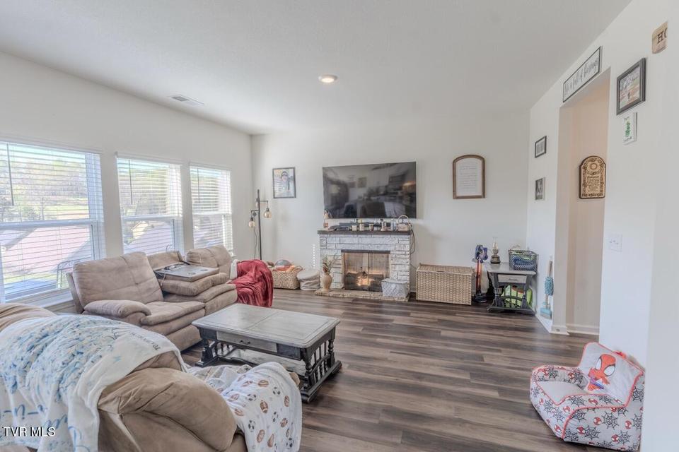 Photo #5: 578 Sedgewick Way