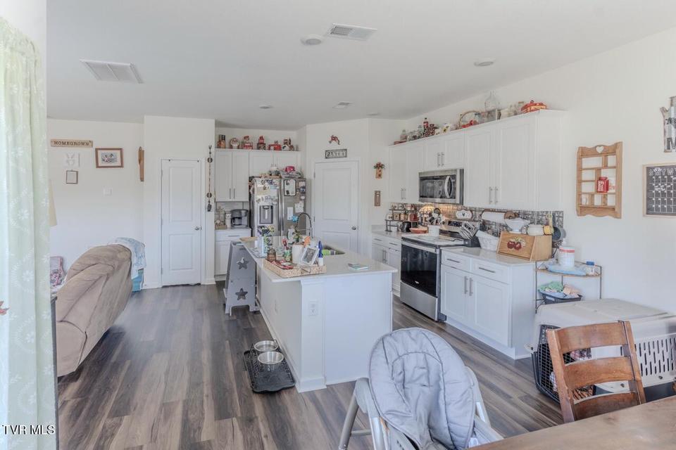 Photo #7: 578 Sedgewick Way