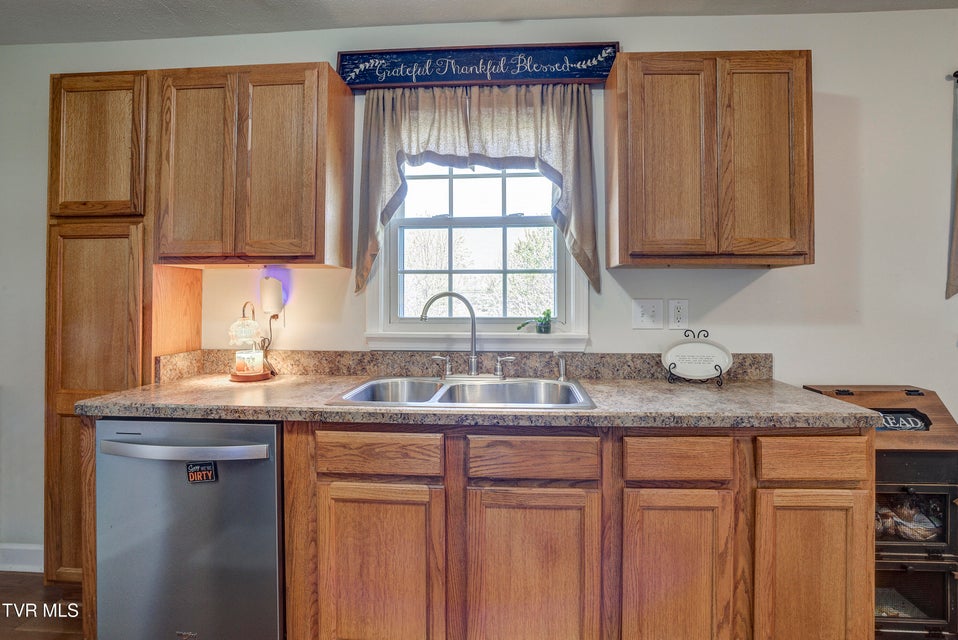 Photo #10: 610 Ridgeview Drive