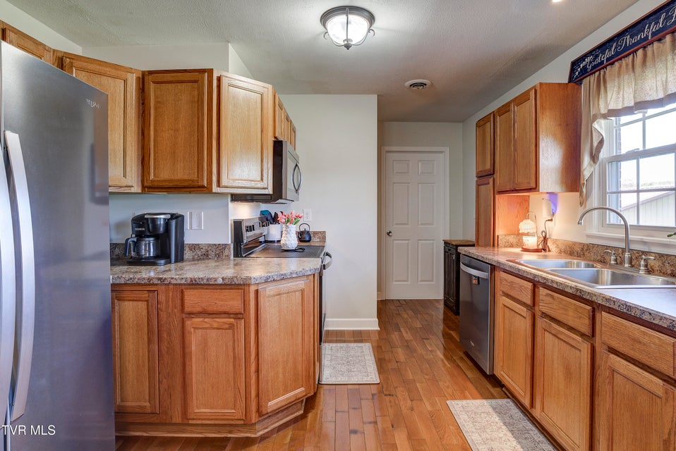 Photo #9: 610 Ridgeview Drive