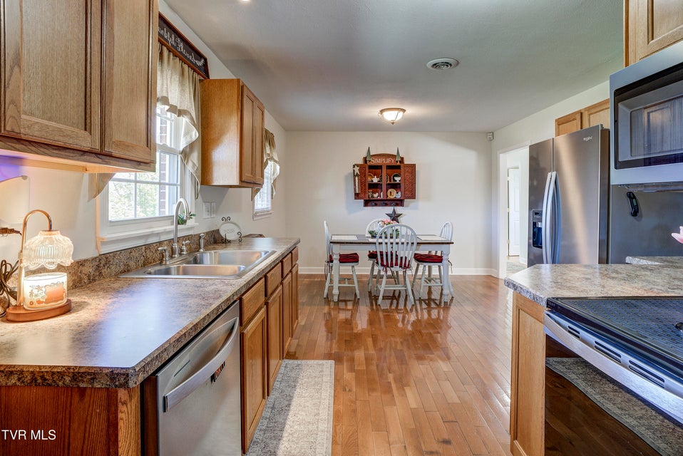 Photo #11: 610 Ridgeview Drive