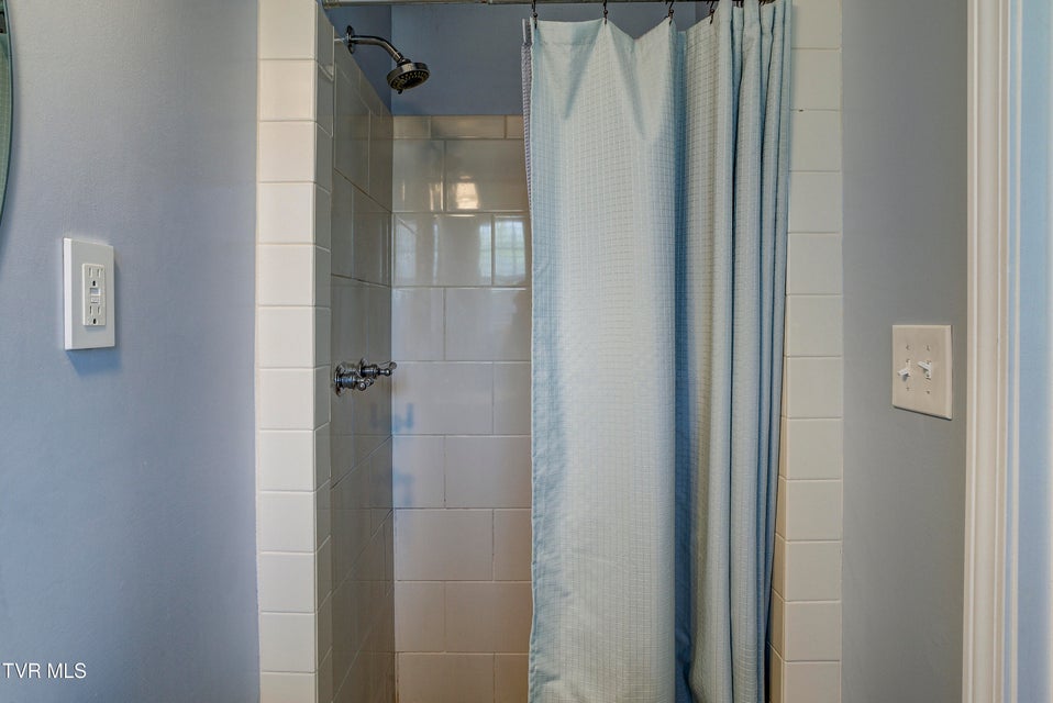 Photo #24: 610 Ridgeview Drive