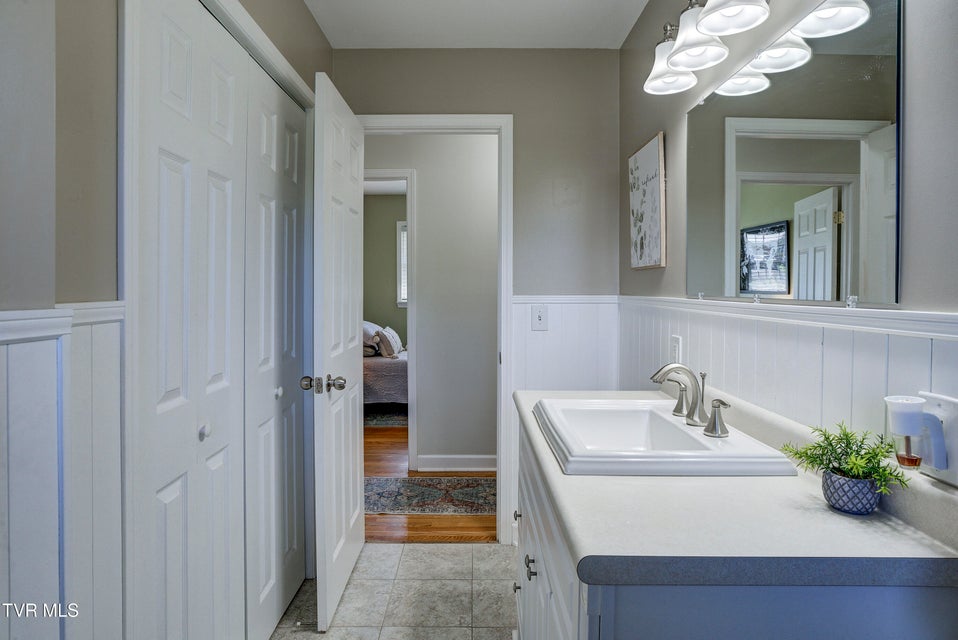 Photo #31: 610 Ridgeview Drive