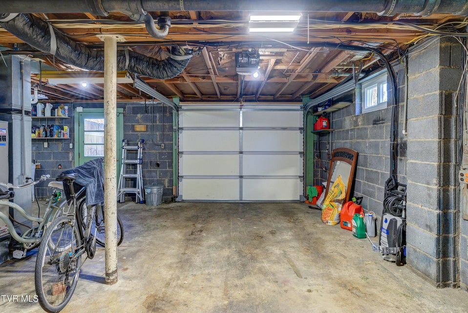 Photo #39: 610 Ridgeview Drive