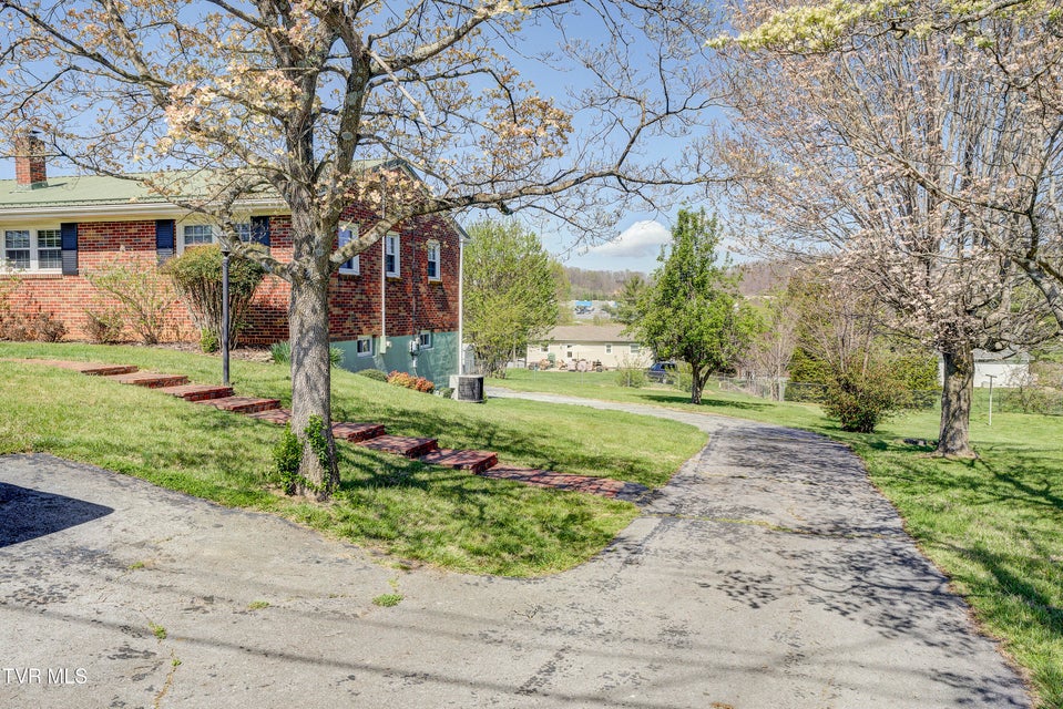 Photo #43: 610 Ridgeview Drive