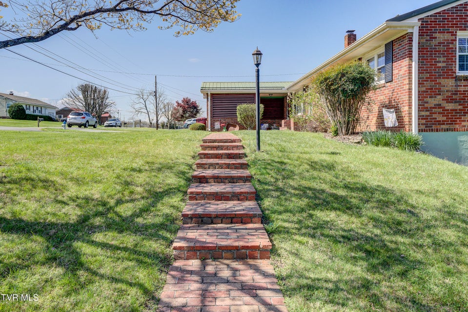 Photo #3: 610 Ridgeview Drive