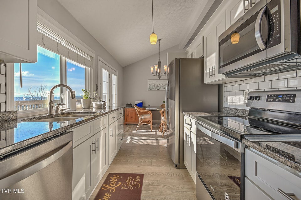 Photo #3: 1023 Starling Drive