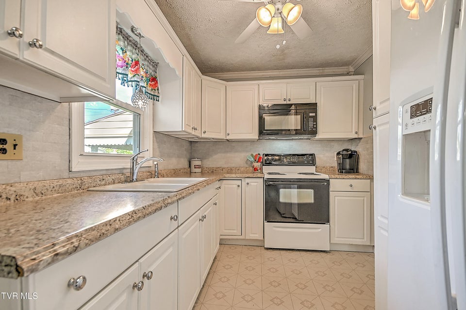 Photo #7: 4091 Highway 126 