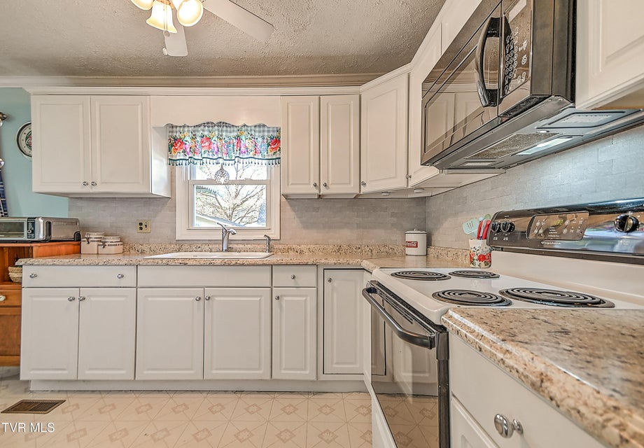 Photo #8: 4091 Highway 126 