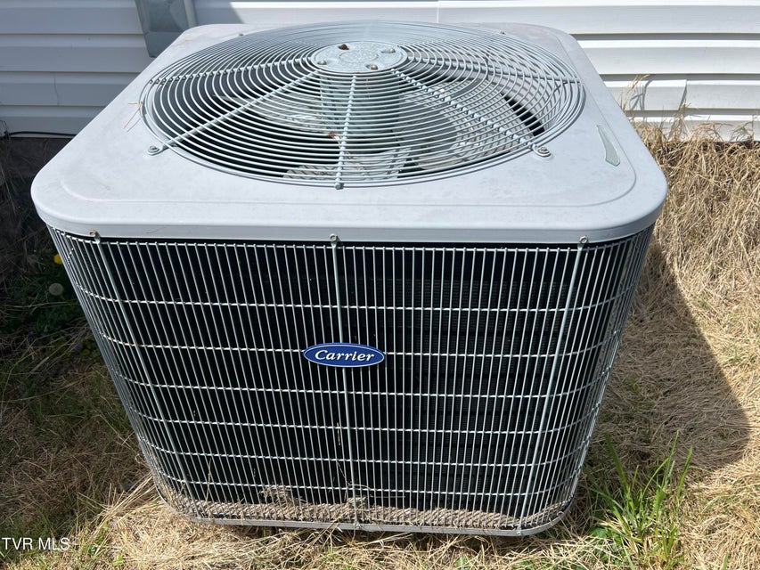 Photo #31: 907 Riverside Avenue