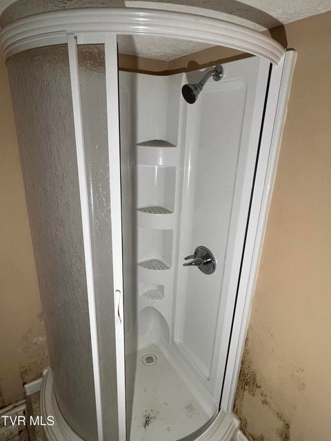 Photo #28: 907 Riverside Avenue