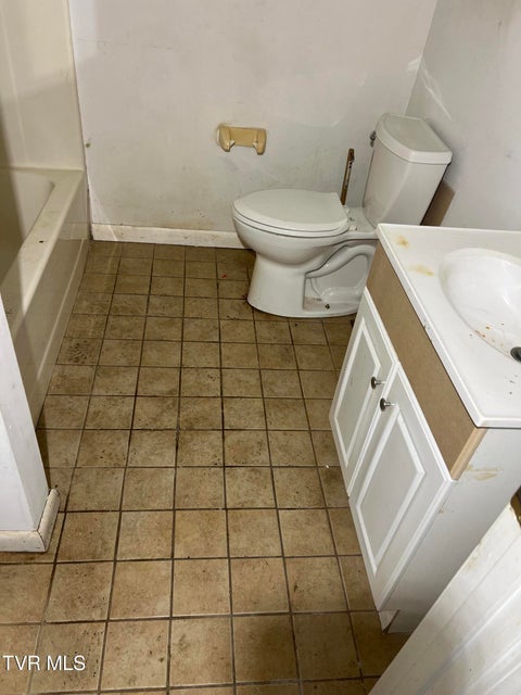 Photo #22: 907 Riverside Avenue