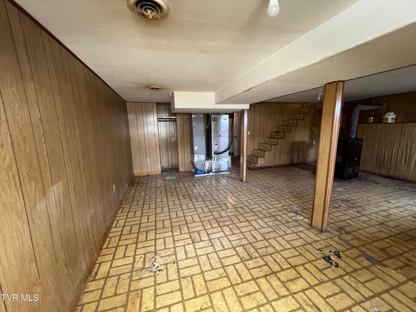 Photo #26: 907 Riverside Avenue