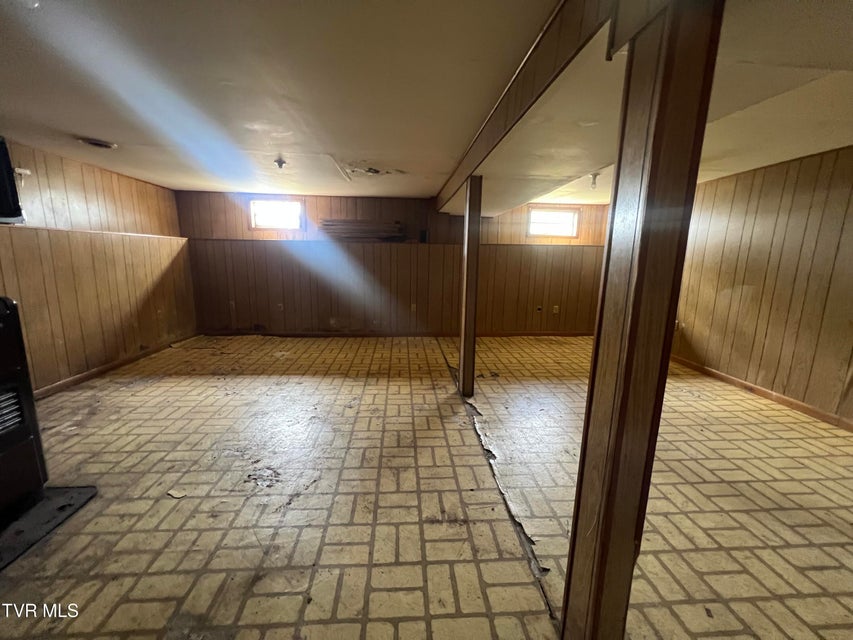 Photo #27: 907 Riverside Avenue