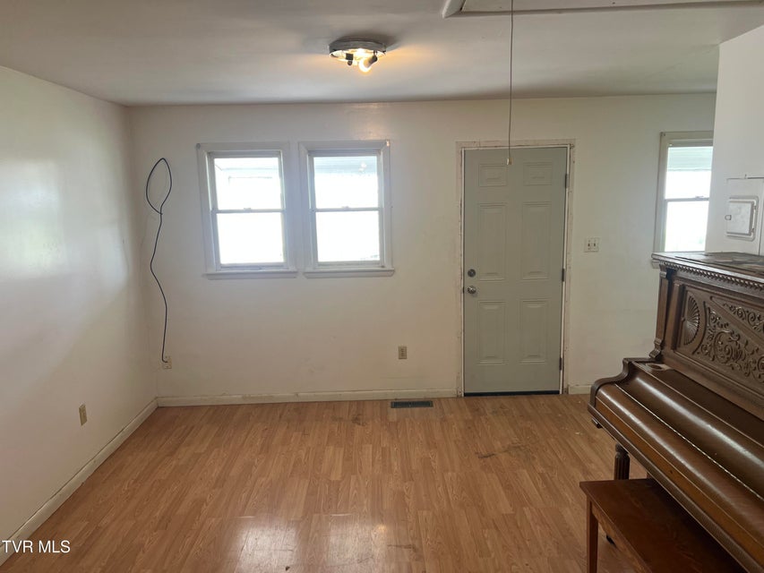 Photo #20: 907 Riverside Avenue