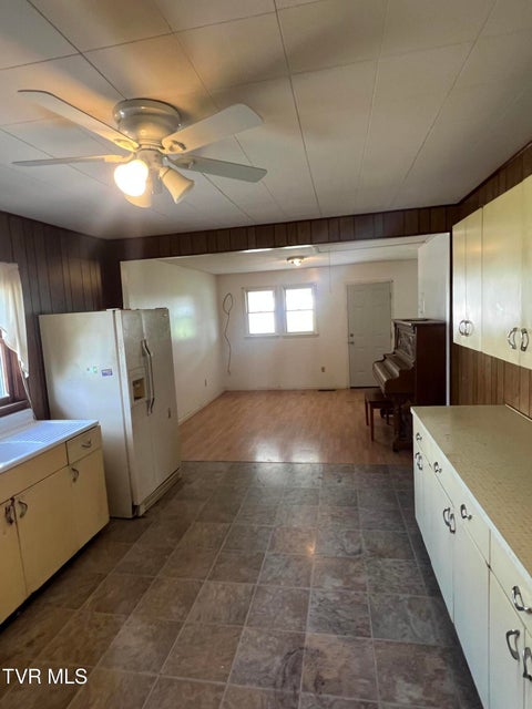 Photo #19: 907 Riverside Avenue