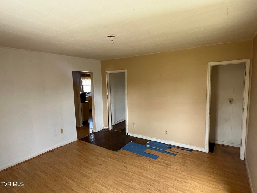 Photo #13: 907 Riverside Avenue