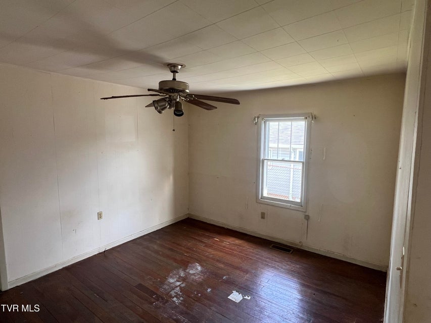 Photo #14: 907 Riverside Avenue