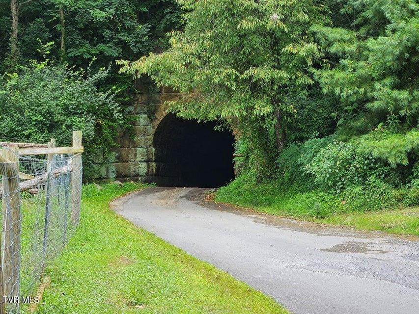 Photo #31: 220 Gillispie Road