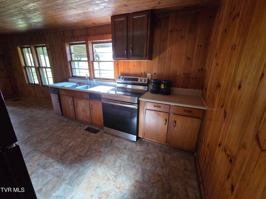 Photo #23: 100 Eisenhower Road