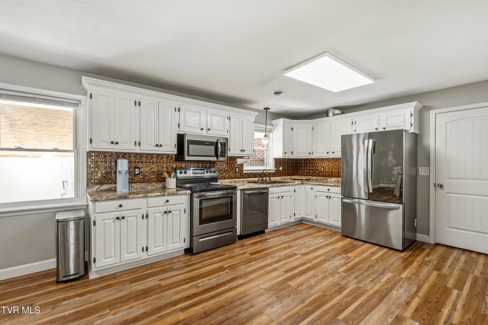 Photo #17: 460 Meadowbrook Road