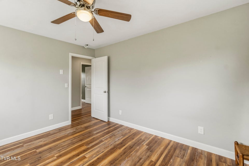 Photo #27: 460 Meadowbrook Road