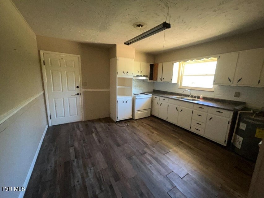 Photo #9: 1921 Hinkle Drive